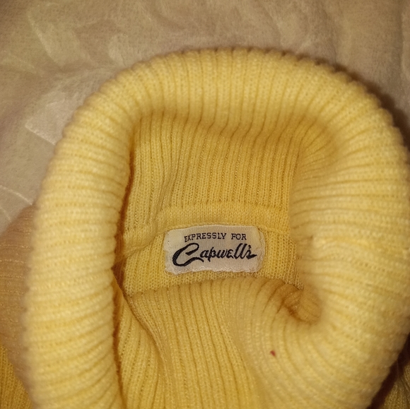 Cream colored turtle neck sweater - Picture 3 of 4